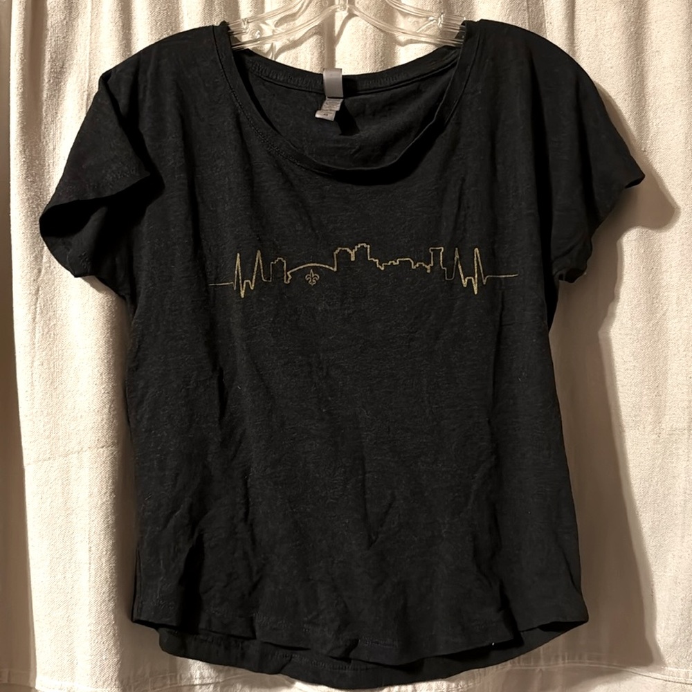 New without tags New Orleans Saints city skyline scoopneck T-shirt, next level